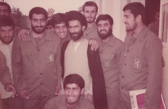 شهید موسوی دامغانی [در جمع رزمندگان]_46