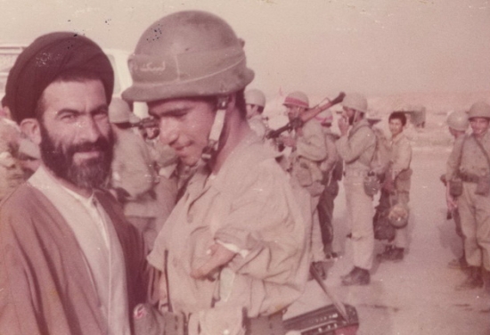 شهید موسوی دامغانی [در جمع رزمندگان]_21