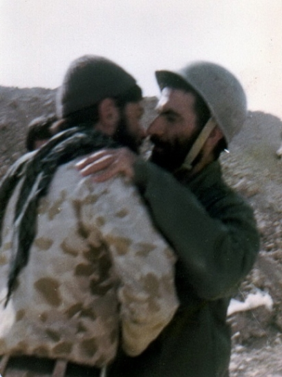 شهید موسوی دامغانی [در جمع رزمندگان]_58